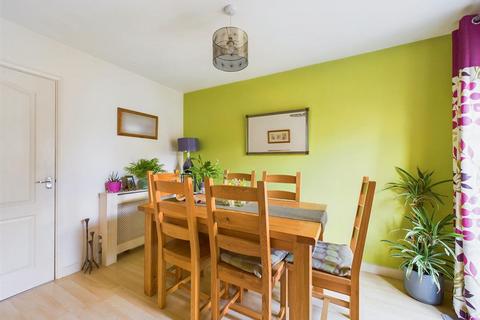 56 Clover Fields, Calverton, Nottingham, NG14 6PN