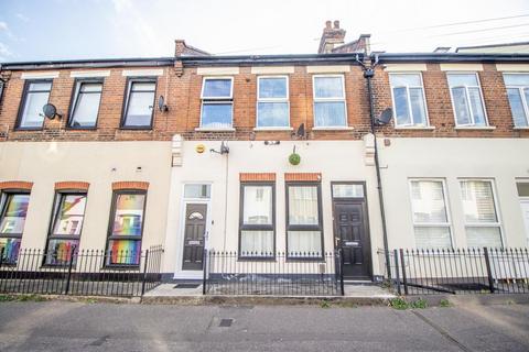 15a Chase Road, Southend-on-sea, SS1 2RE