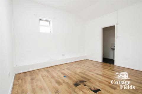 Property to rent, alma road, enfield