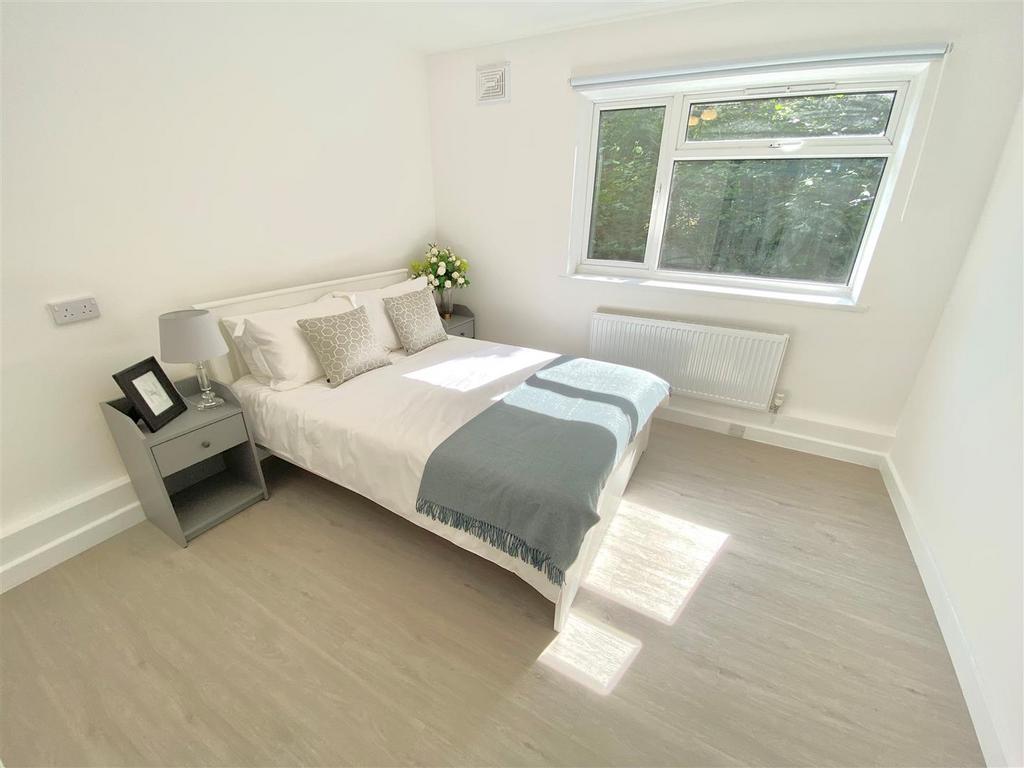 Bed 33.jpg