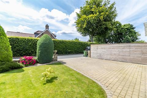 3 bedroom detached house for sale, Wyncroft Grove, Bramhope, Leeds