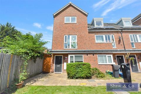 4 bedroom townhouse for sale, Hunting Place, Hounslow TW5