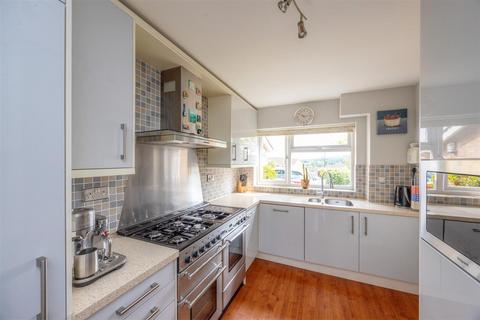 9 Everard Glade, Sheffield, S17 4NG