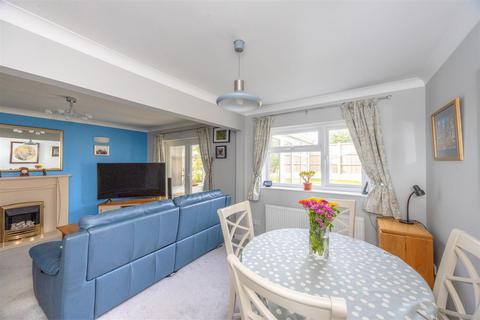 9 Everard Glade, Sheffield, S17 4NG