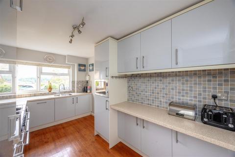 9 Everard Glade, Sheffield, S17 4NG