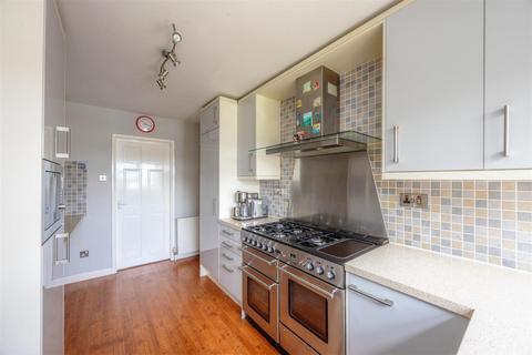 9 Everard Glade, Sheffield, S17 4NG