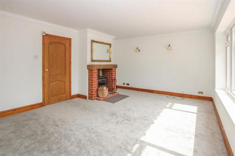 3 bedroom detached house for sale, Brentwood Road, Ingrave, Brentwood