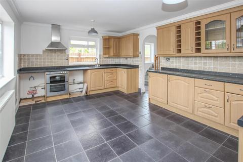 3 bedroom detached house for sale, Brentwood Road, Ingrave, Brentwood