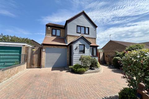 3 bedroom detached house for sale, Stonham Avenue, Clacton-On-Sea CO16