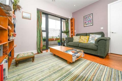 2 bedroom flat to rent, Sutherland Road, London