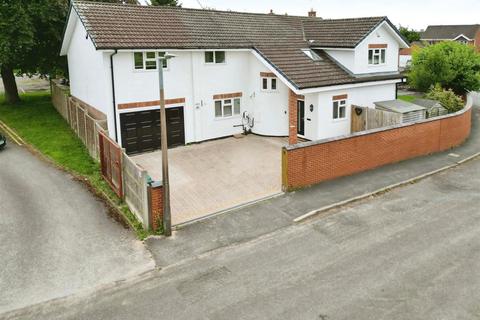 4 bedroom detached house for sale, Mill Lane, Hilton