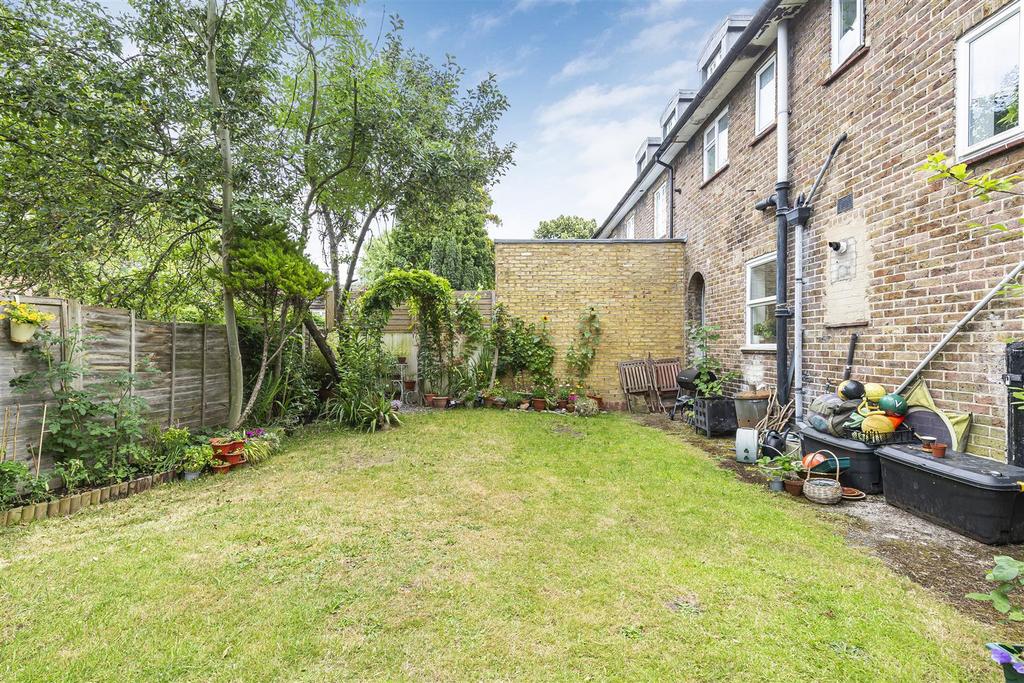 James Anderson-26 huntingfield road-sw15 5he  21 .