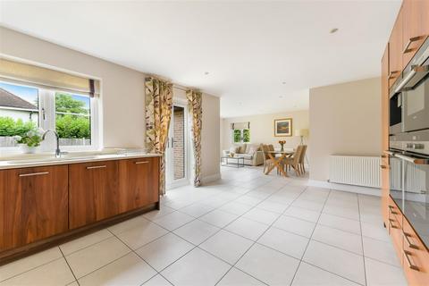 5 bedroom detached house for sale, Yew Tree Close, Epsom Downs