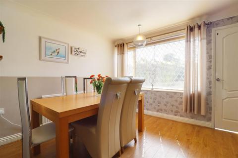 25 Dalesway, Kirk Ella, Hull, HU10 7NE