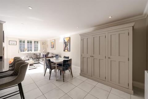7 Azor Close, Epsom, KT18 5FR