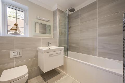 7 Azor Close, Epsom, KT18 5FR