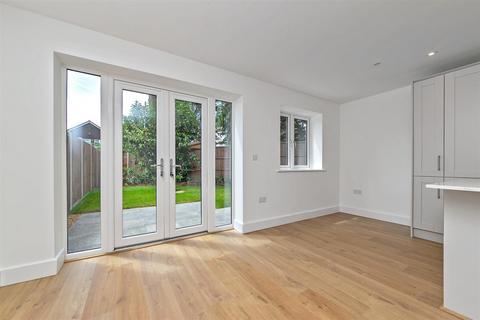 4 bedroom semi-detached house for sale, Oakwood Road, Bricket Wood, St. Albans