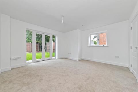 4 bedroom semi-detached house for sale, Oakwood Road, Bricket Wood, St. Albans