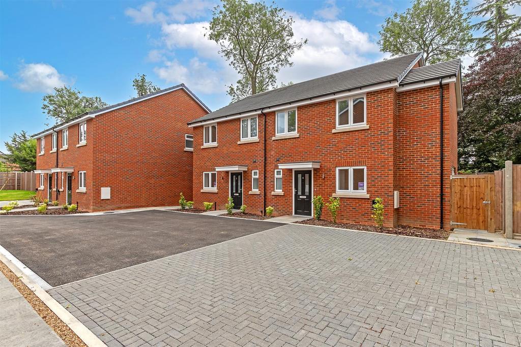 4 Oakview Gardens-4.jpg