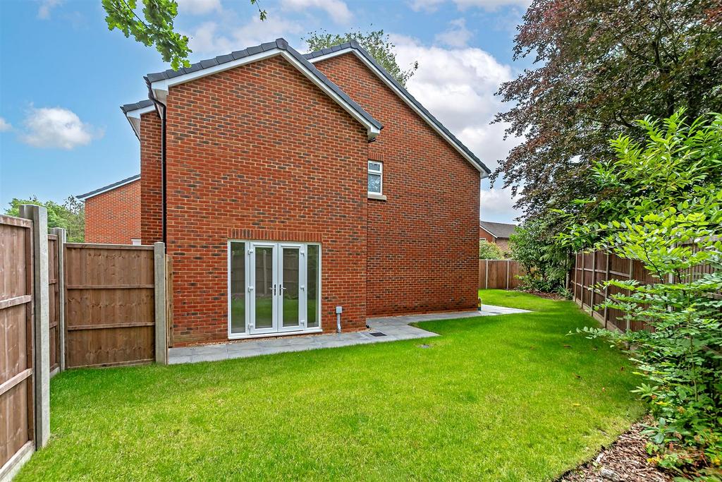 4 Oakview Gardens-32.jpg