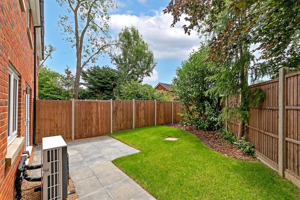 4 Oakview Gardens-33.jpg