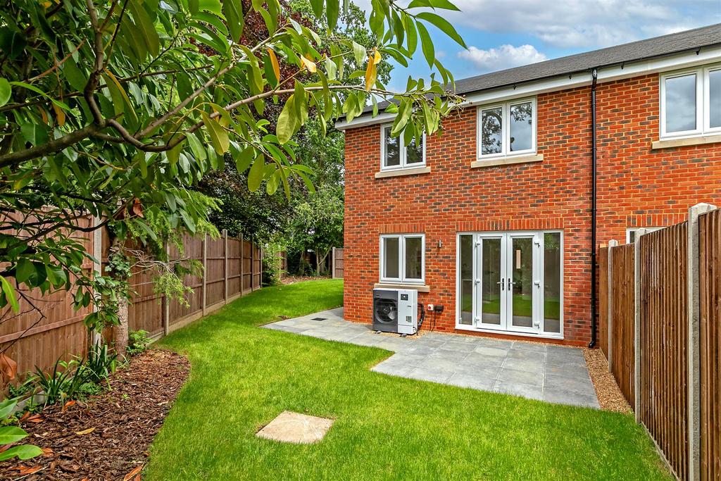 4 Oakview Gardens-35.jpg
