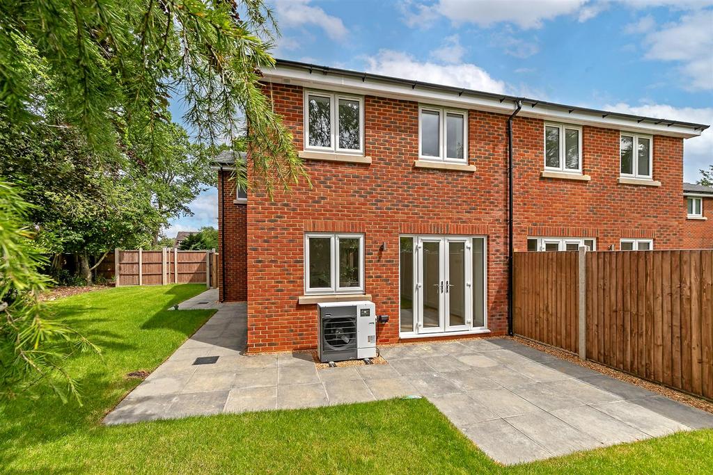 4 Oakview Gardens-36.jpg