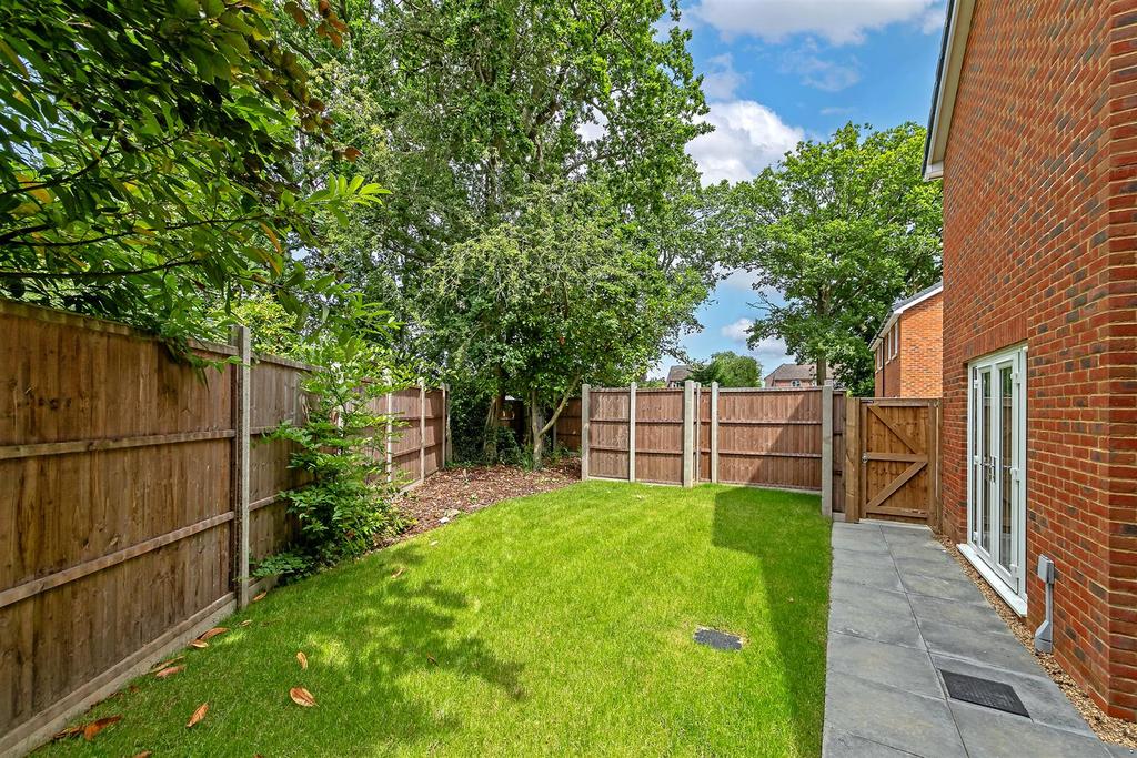 4 Oakview Gardens-37.jpg