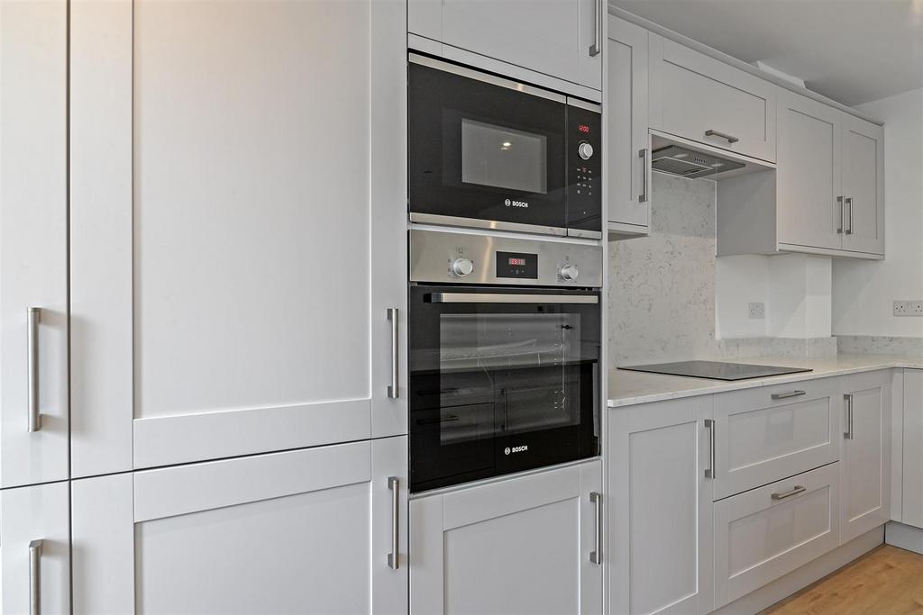 4 Oakview Gardens-16.jpg