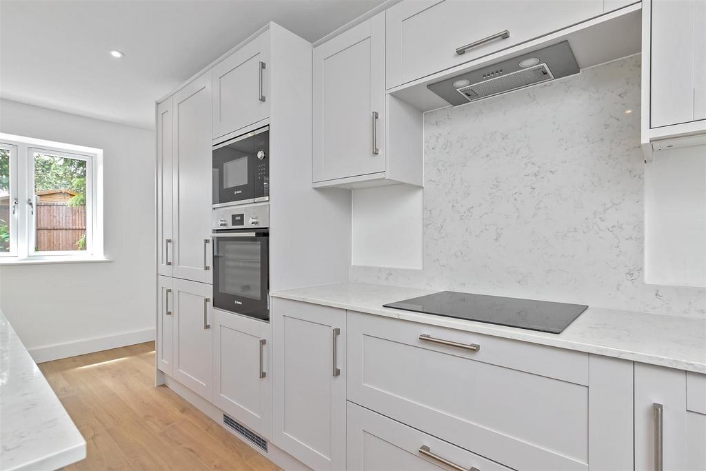 4 Oakview Gardens-18.jpg