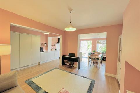 32 Brooklands Crescent, Sheffield, S10 4GE