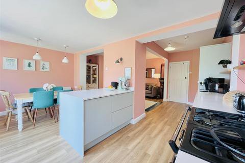32 Brooklands Crescent, Sheffield, S10 4GE