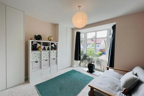 32 Brooklands Crescent, Sheffield, S10 4GE