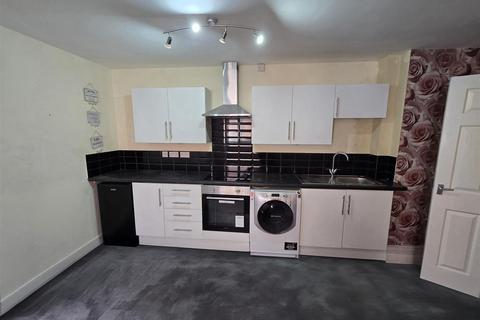 1 bedroom flat to rent, Railway Road, Leigh