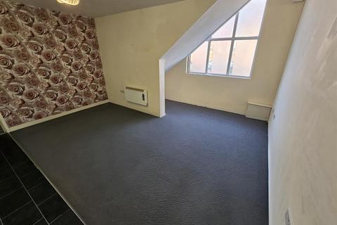 1 bedroom flat to rent, Railway Road, Leigh