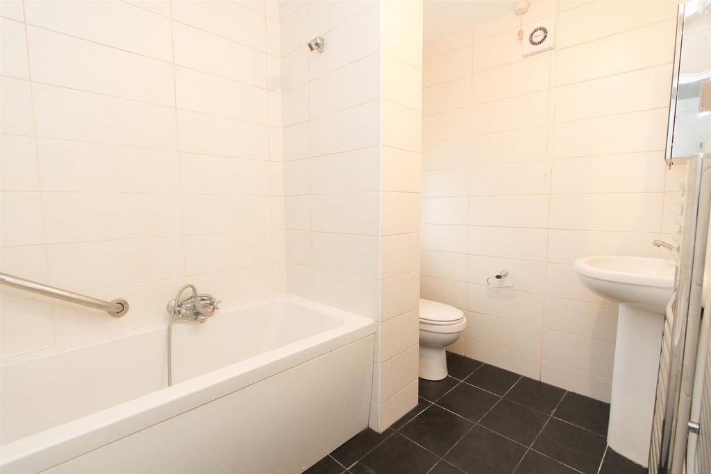 Annex bath.jpg