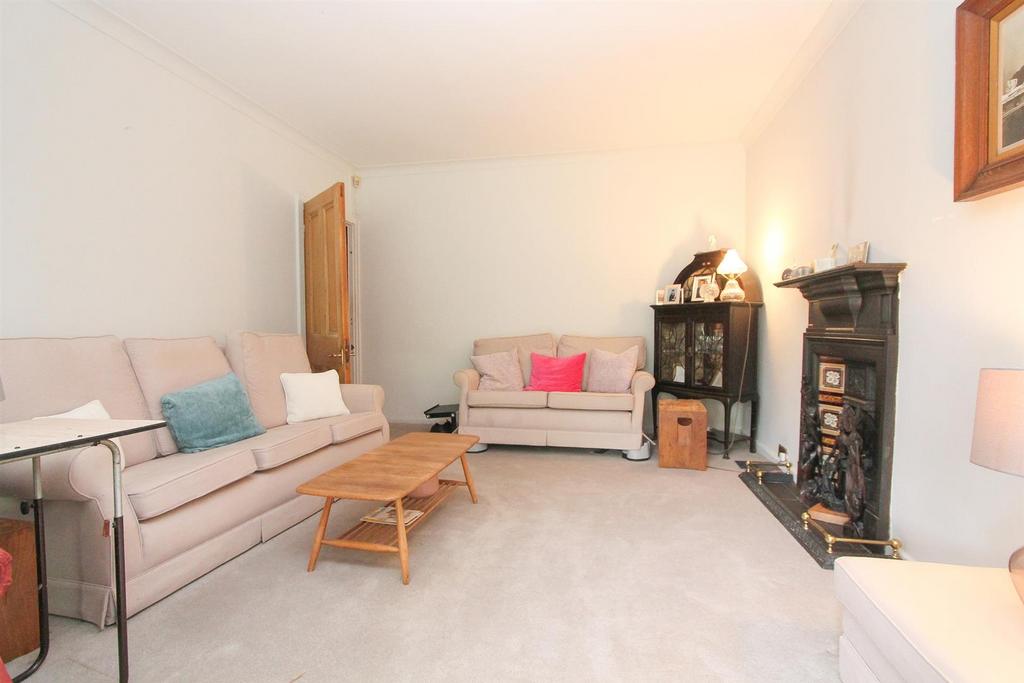Family room b.jpg