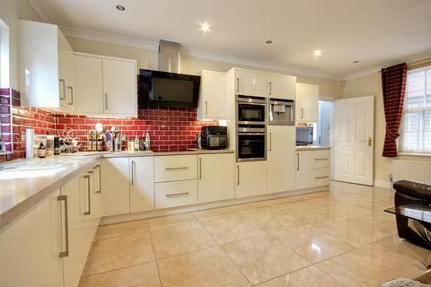 5 bedroom detached house for sale, Newbegin, Beverley