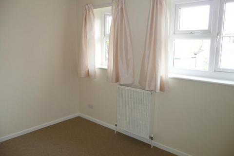 2 bedroom end of terrace house to rent, Caernarvon Road, Chichester