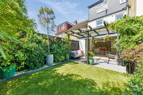 30 Caxton Road, London, SW19 8SJ