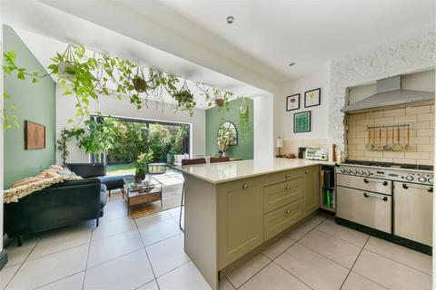 30 Caxton Road, London, SW19 8SJ