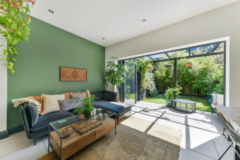 30 Caxton Road, London, SW19 8SJ