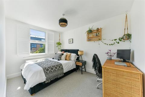 30 Caxton Road, London, SW19 8SJ