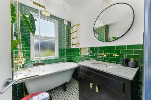 30 Caxton Road, London, SW19 8SJ