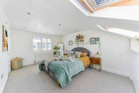 30 Caxton Road, London, SW19 8SJ