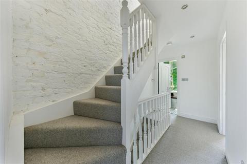 30 Caxton Road, London, SW19 8SJ