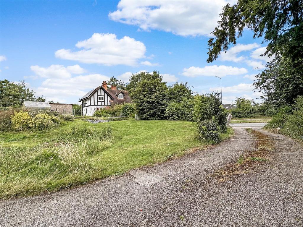 Driveway & Non-Estate Setting 852