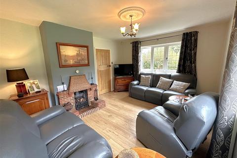 3 bedroom detached house for sale, The Cottage, Beacon Hill Road, Newark
