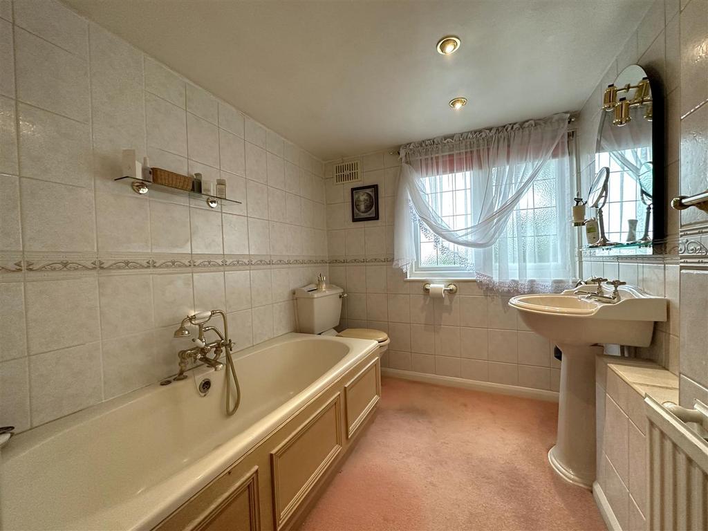 First Floor En-Suite 254