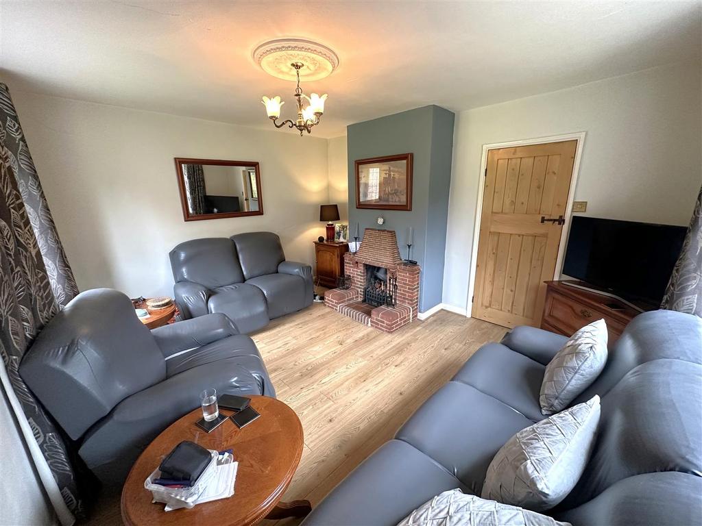 Dual-Aspect Lounge 304